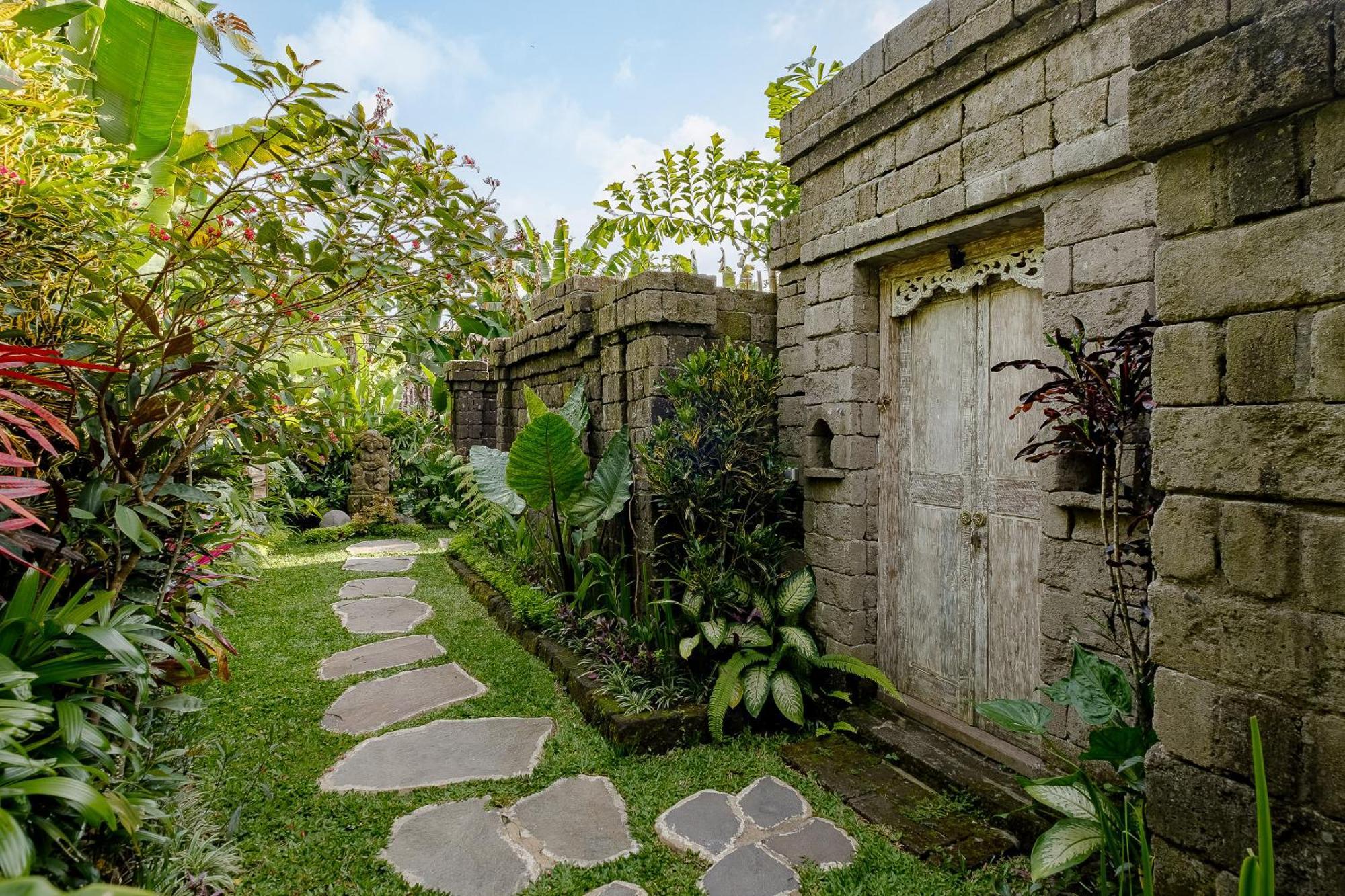 Pratiwi Ubud Villa Exterior photo